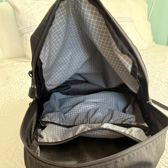 Tom Bihn Daylight Backpack - Black, USA Made - Picture 3 of 3